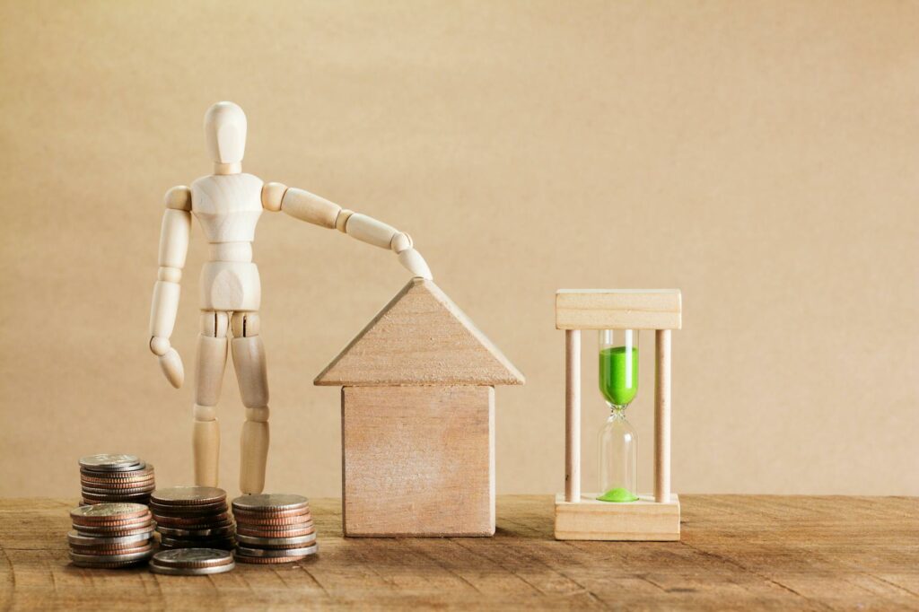 Optimisation Fiscale LMNP : Comment l’Automatisation de Votre Accès Immeuble Peut Alléger la Note. Angle : Démontrer que le temps et l’énergie économisés grâce à la gestion à distance de l’accès (moins de déplacements, pas d’attente) peuvent être réinvestis dans des stratégies d’optimisation fiscale pour sa location. L’article fait le pont entre gain de temps opérationnel et gain financier direct.